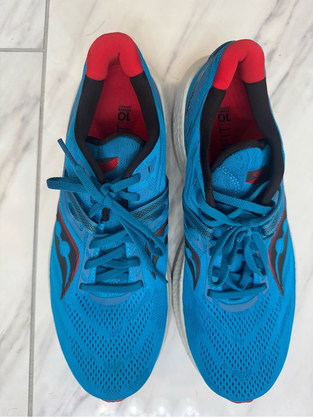 Saucony Men's Bright Blue Running Shoes with Red Accents